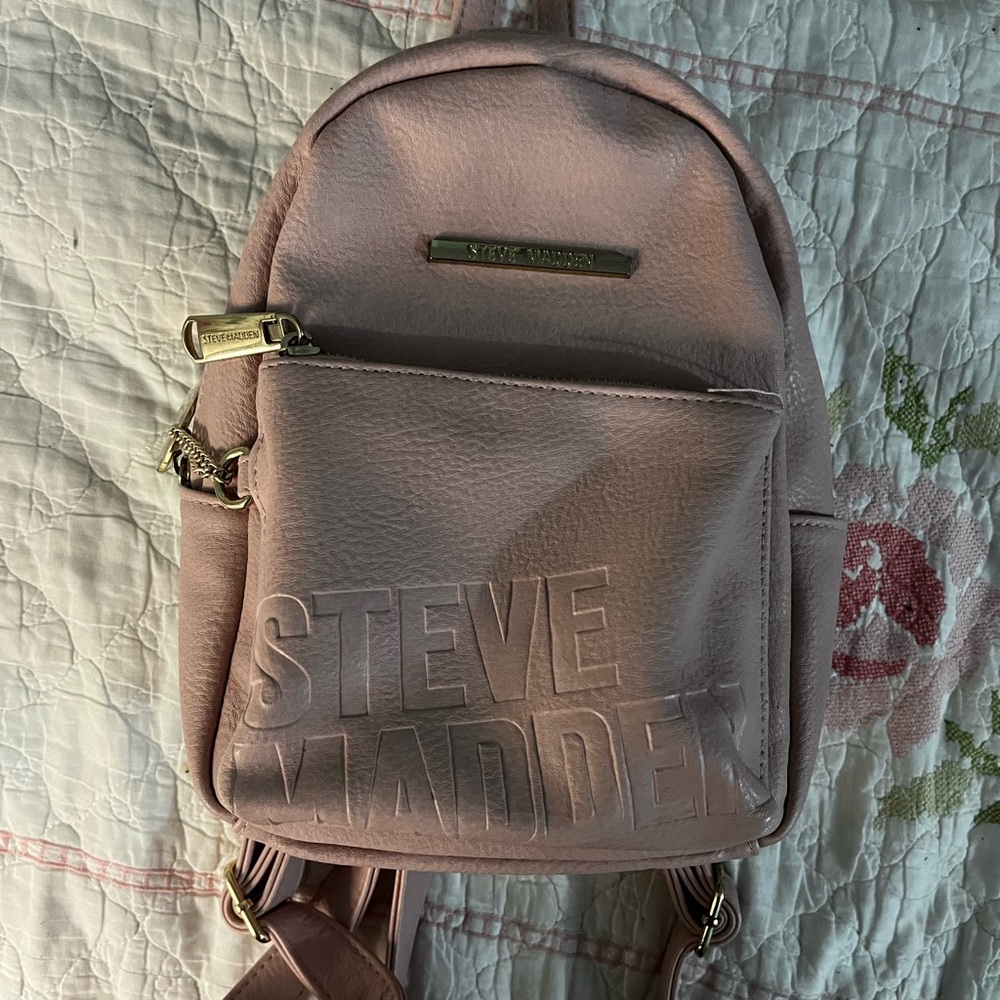Steve Madden Pink Mini Bag with Textured Surface and Gold Hardware - Picture 1 of 3
